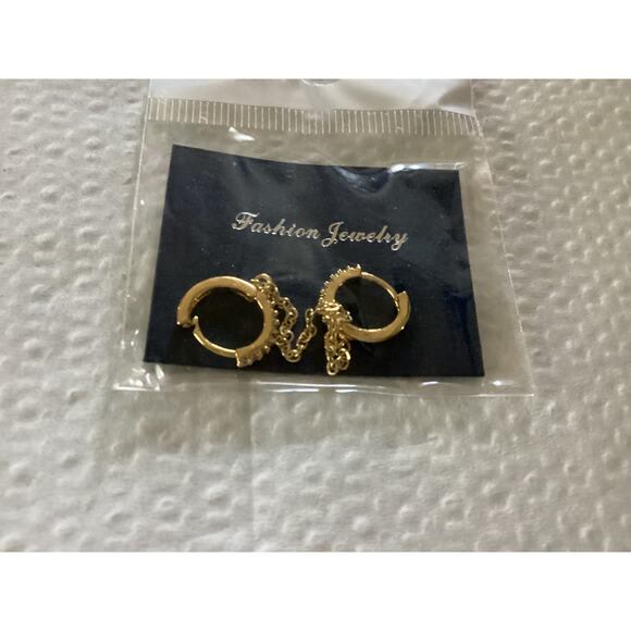 4272 Dainty Diamond Chain w/Cubic Zirconia Huggie Hoop Earrings Double Piercing - Picture 2 of 2